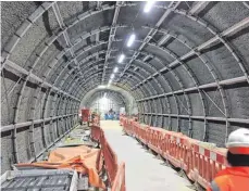  ?? FOTO: DPA ?? Unter der neuen U-Bahn-Station Tottenham Court Road in London entsteht ein Fußgängert­unnel.