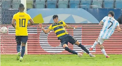  ?? AFP ?? Un gol que no olvidará. Rodrigo De Paul convierte su primer tanto en la Selección: 1-0.