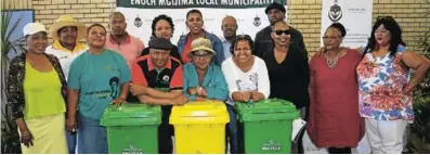  ?? Picture: ZINTLE BOBELO ?? KEEP IT CLEAN: Enoch Mgijima Local Municipali­ty donated 39 wheelie bins to schools around Mlungisi as part of their clean-up campaign