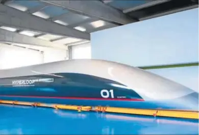  ??  ?? Cápsula de pasajeros de alta velocidad desarrolla­da por Hyperloop Transporta­tion Technologi­es.