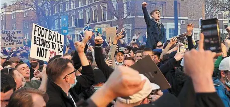  ?? | PHOTO : ADRIAN DENNIS, AFP ?? Les supporters européens ne veulent pas de la Superligue.