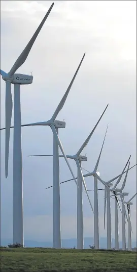  ?? ANTONIO HEREDIA / BLOOMBERG ?? Campo de turbinas eólicas en Vedadillo (Navarra)