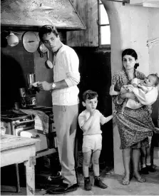  ??  ?? Una scena da
Accattone (1961) di Pier Paolo Pasolini, con Franco Citti e Paola Guidi