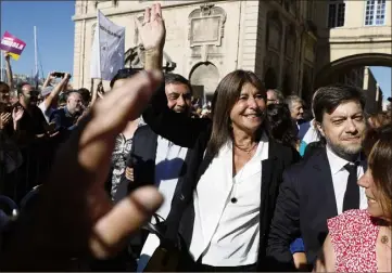  ?? (Photo MaxPPP/EPA/Sébastien Nogier) ?? L’arrivée de Michèle Rubirola, hier, juste avant son élection.