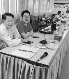  ??  ?? Dr Ting (left) and Hii refused to leave the full council meeting as ordered for failing to observe the code of attire.