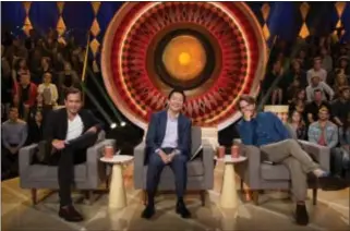  ?? GREG GAYNE/ABC ?? From left, producer Will Arnett, Ken Jeong and Zach Galifianak­is on “The Gong Show.”