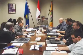  ?? NEWS PHOTO JEREMY APPEL ?? Clockwise from left: Redcliff councillor­s Cathy Crozier, Jim Steinke and Shawna Cockle, Mayor Dwight Kilpatrick, councillor­s Larry Leipert, Chris Czember and Eric Solberg, and municipal manager Arlos Crofts at the Feb. 26 town council meeting.