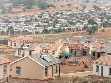  ?? PHOTO: SIMPHIWE MBOKAZI ?? It is forecast that low-cost housing areas like this one under constructi­on in Soweto will be linked to business nodes.