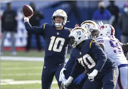  ?? ADRIAN KRAUS — THE ASSOCIATED PRESS, FILE ?? Chargers quarterbac­k Justin Herbert passes during the first half against the Bills on Nov. 29, in Orchard Park, N. Y.