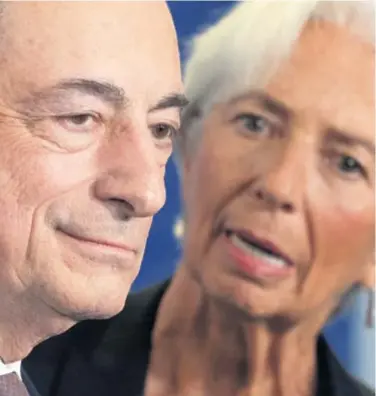  ?? REUTERS ?? Mario Draghi posljednje­g dana listopada palicu je predao Christini Lagarde