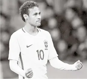  ??  ?? Neymar anotó un penalti y falló otro frente a los nipones. (EFE)