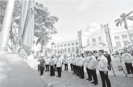  ?? ALDO BANAYNAL ?? Governor Hilario Davide III and Vice Governor Agnes Magpale led the kickoff ceremony of Cebu Province's 449th founding anniversar­y.