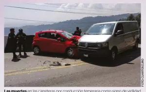  ?? ?? Las muertes en las carreteras por conducción temeraria como signo de virilidad y las peleas entre hombres son expresione­s de los roles y violencia de género.