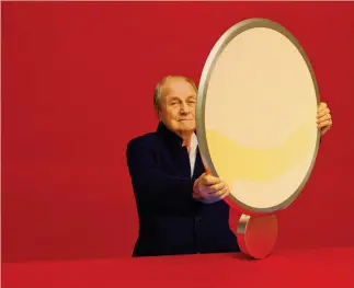  ?? PIERPAOLO FERRARI ?? Illuminato. Ernesto Gismondi, 87 anni, ha iniziato a produrre lampade a 28 anni e oggi guida la Artemide; ha vinto otto volte il Compasso d’oro e, nel 1997, l’European Design Prize