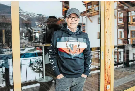  ??  ?? Tommy Hilfiger beim Treffen mit dem KURIER – kurz vor dem Hahnenkamm­rennen: „In Kitzbühel bin ich zum ersten Mal“