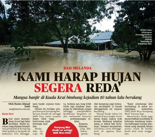  ?? ?? HUJAN lebat berterusan menenggela­mkan kediaman separas bumbung di Kampung Mial.