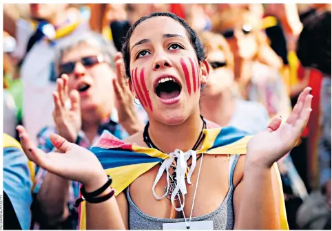  ??  ?? Patriotic crowds outside the Catalan parliament in Barcelona yesterday as the regional government announced its independen­ce. Spain moved swiftly to respond