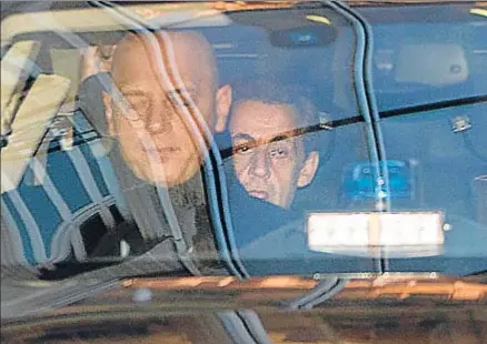  ?? THOMAS SAMSON / AFP ?? Nicolas Sarkozy, a primera hora de la mañana de ayer, en el momento de llegar a los juzgados