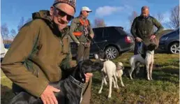  ?? FOTO: BIRGITTE KLAEKKEN ?? – Jakta handler om mye mer enn bare å få mest mulig fugl, sier Anton Ringøen. Her med pointeren Montana.