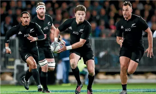  ?? GETTY IMAGES ?? The All Blacks always have at least one support runner because their players are supremely fit.