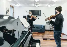  ?? DANI DUCH ?? Una classe presencial de violí a l’Escuela Reina Sofía de Madrid