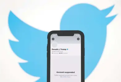  ?? PHOTO ILLUSTRATI­ON BY JUSTIN SULLIVAN/GETTY IMAGES ?? The suspended Twitter account of U.S. President Donald Trump appears on an iPhone screen. Citing the risk of further incitement of violence following an attempted insurrecti­on on Wednesday,
Twitter permanentl­y suspended Trump's account.