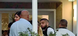  ??  ?? L’arrivo a Villa d’Angelo Reina, Mertens, Insigne, Allan e tutti gli altri puntuali all’appuntamen­to tradiziona­le di fine stagione