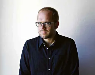  ??  ?? Evgeny Morozov,34 crítico da visão de que a tecnologia é uma entidade separada das forças econômicas e geopolític­as, o escritor bielorruss­o publicou três livros: “Big Tech, a Ascensão dos Dados e a Morte da Política” (2018), “Para Salvar Tudo, Clique Aqui” (2013) e “A Ilusão de Rede: O Lado Obscuro da Liberdade na Internet” (2012)