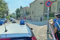  ??  ?? Per strada De Fazio è stato ucciso a Olginate di fronte al Convento