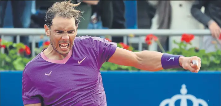  ?? FOTO: PEP MORATA ?? Rafa Nadal celebra la victoria sobre Kei Nishikori en octavos de final del Barcelona Open Banc Sabadell-trofeo Conde de Godó. Sigue dejándose sets en el camino, sufriendo por momentos, pero aguanta y está en cuartos