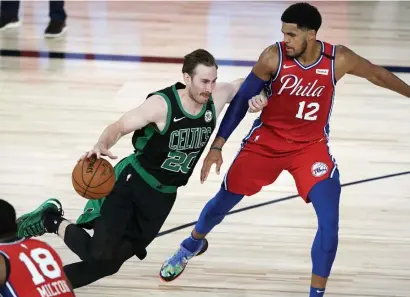  ?? gETTy imAgES ?? SIDELINED: Celtics’ forward Gordon Hayward drives against Philadelph­ia’s Tobias Harris during Monday’s game. Below, Hayward looks to pass against Harris (left) and Matisse Thybulle.