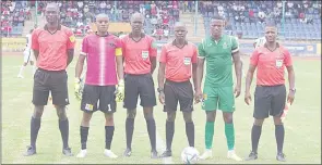  ?? (Pic: Sanele Jele) ?? Match officials captured with Mbabane Highlander­s Captain Khanyakwez­we Shabalala (2nd L) and Green Mamba Captain Mxolisi Mkhonto (2nd R).