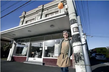  ?? MONIQUE FORD/STUFF ?? Michael McCormack was surprised when he found out his Island Bay art studio, which was strengthen­ed in 1999, was only 20 per cent of the National Building Standards.