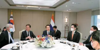  ?? Courtesy of presidenti­al office ?? President Yoon Suk-yeol, center, and Dutch Prime Minister Mark Rutte, second from left, participat­e in a meeting with the heads of key high-tech companies of both countries at the presidenti­al office in Seoul, Thursday. From left are ASML CEO Peter Wennink, Rutte, Yoon, Samsung Electronic­s Chairman Lee Jaeyong and SK Group Chairman Chey Tae-won.