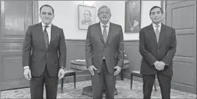  ??  ?? Arturo Herrera, postulado al Banxico, el Presidente y Rogelio Ramírez de la O, futuro titular de Hacienda