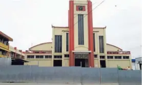  ?? FERNANDO GUTIÉRREZ. ?? El templo está rodeado de latas para evitar algún accidente.