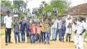  ??  ?? Painganadu celebrates with a kolam (L) while kids of Thulasenth­irapuram (R) hold placards