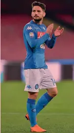  ??  ?? Da sinistra Kalidou Koulibaly, 26 anni, difensore senegalese, gioca nel Napoli dall’estate 2014; Jorginho, 26 anni, centrocamp­ista italobrasi­liano, è al Napoli dal gennaio del 2014; Dries Mertens, 30 anni, attaccante belga, veste la maglia azzurra dal...