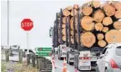  ?? Photo/ John Stone ?? Installati­on of speed signs has started at the intersecti­on of State Highway 1 and Mangapai Rd.