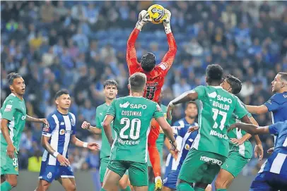  ?? ?? Consistênc­ia defensiva do Rio Ave rende pontos e uma segunda volta melhor do que a primeira