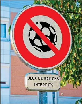  ??  ?? Un coin paisible pour ceux qui ne supportent pas le foot, à Coulaines (Sarthe).