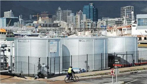  ?? | HENK KRUGER African News Agency (ANA) ?? THE City’s desalinati­on plant at the Waterfront. As many municipali­ties battle to deliver water to their constituen­ts, people are, in some cases, taking over the job themselves – but this is not sustainabl­e, says the writer..