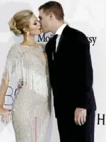  ??  ?? La boda de la “celebritie” Paris Hilton, de 37 años, aún sin fecha, tampoco pasará desapercib­ida.