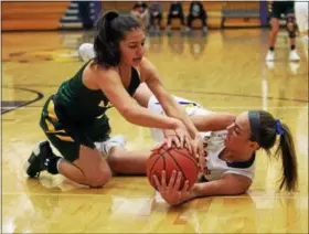  ?? RANDY MEYERS — THE MORNING JOURNAL ?? Avon’s Maggie Beatty and Audrey McConihe of Amherst dive on the floor after a loose ball during the first quarter of their regular-season game.