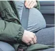  ?? FOTO: CHRISTIN KLOSE/DPA ?? Der normale Dreipunktg­urt im Auto ist laut ADAC die sicherste Wahl – wenn er richtig sitzt.