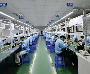  ??  ?? Bold competitio­n: Chinese workers assembling a cheaper local alternativ­e to the Apple Watch in a factory producing thousands every day in Shenzhen, Guangdong province. — AFP