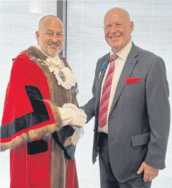  ?? ?? Outgoing mayor Michael Ford, right, with Fred Birkett