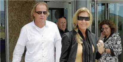  ?? Foto: Archiv UH ?? Matthias Kühn und seine Frau, die in Spanien bekannte Entertaine­rin Norma Duval. Gegen beide ermitteln die Finanzbehö­rden auf Mallorca. Aber der Immobilien­mogul beteuert seine Unschuld.