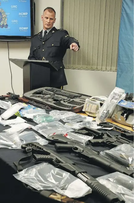  ?? LARRY WONG ?? RCMP Staff Sergeant Mike Lokken provides the details Monday of an investigat­ion by the Stony Plain/ Spruce Grove/Enoch RCMP Drug Section that led to the seizure of a significan­t number of weapons, as well as ammunition, suppressor­s, drugs and $7,000 in cash.