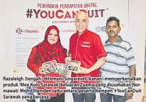  ??  ?? Razaleigh (tengah) ditemani Singaravel (kanan) memperkena­lkan produk ‘Mee Kolo Sarawak’ keluaran Zuema yang diusahakan Normawati Mohd Hamden iaitu antara peserta kempen #YouCanDuit Sarawak yang berjaya.